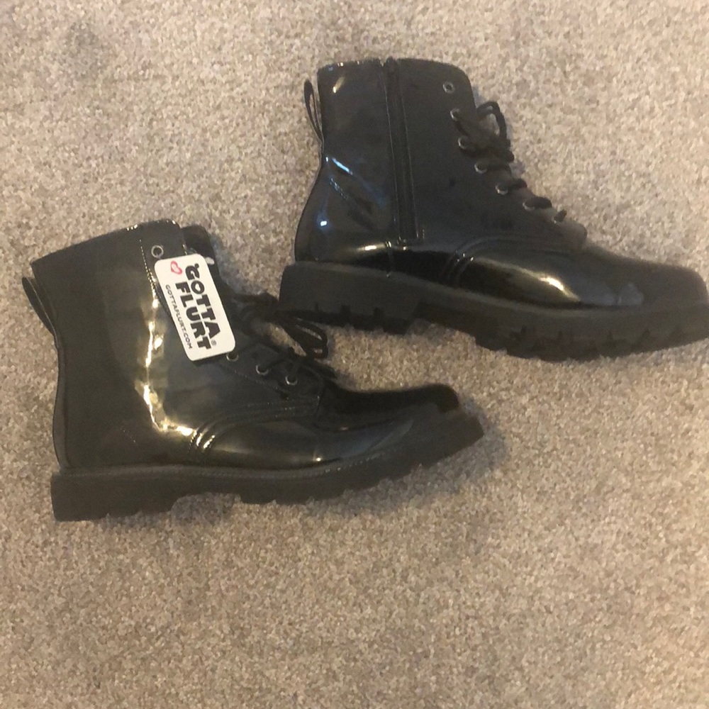 Gotta Flurt combat boots